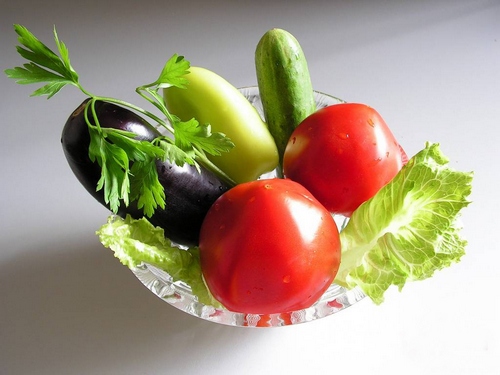 побольше овощей и фруктов, дополнять их свежевыжатыми соками